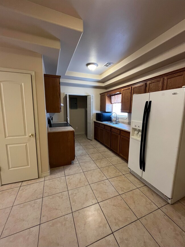 2803 Bayard St unit 6, Laredo, TX 78046 - photo 4