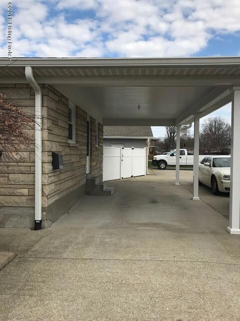 8900 Mahoney Car port