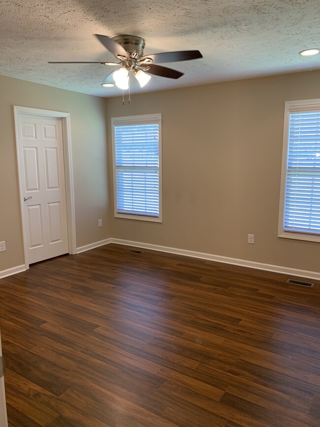 426 Woodrow St, Manchester, TN 37355 - photo 7