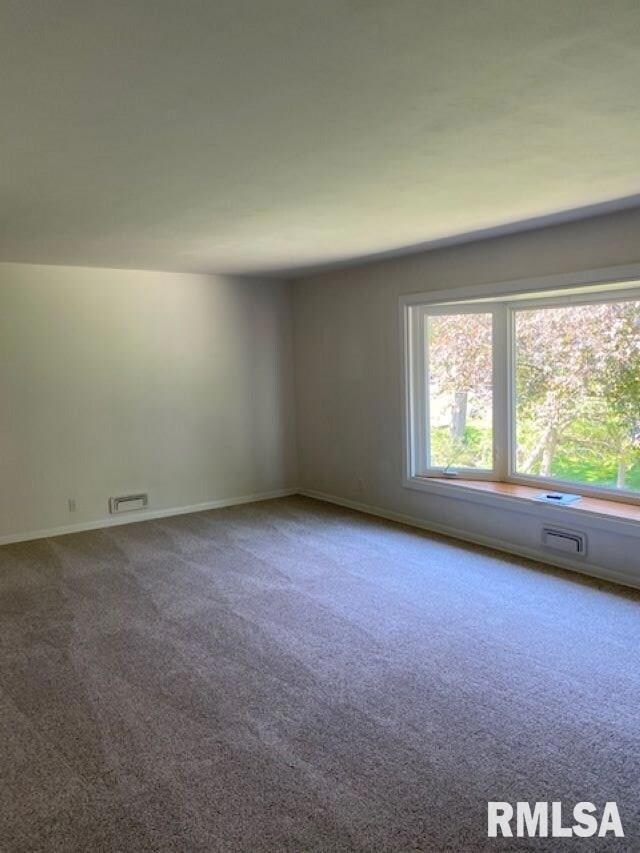 1526 Broadview Dr, Bettendorf, IA 52722 - photo 2