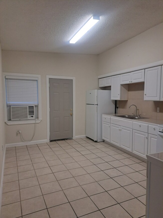 3357 Frick Rd unit 13, Houston, TX 77086 - photo 2