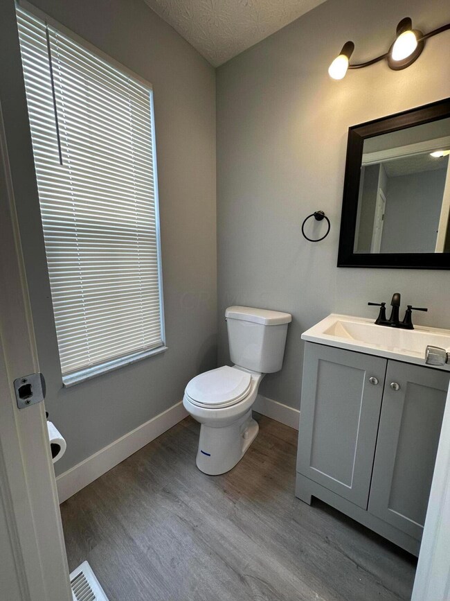 3763 Dunlane Ct, Columbus, OH 43228 - photo 6