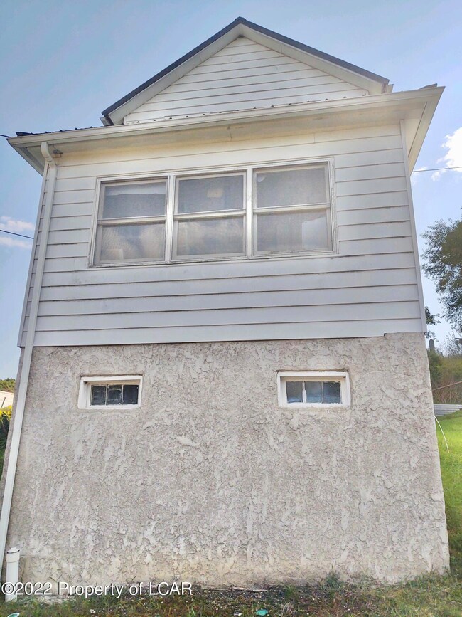 83 W Ridge St, Glen Lyon, PA 18617 - photo 4