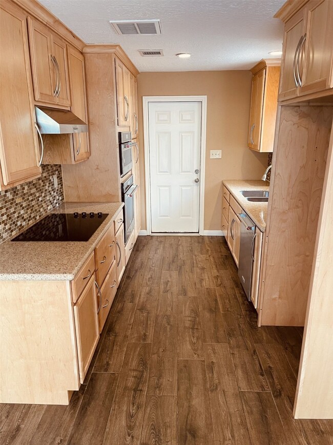 16807 David Glen Dr, Friendswood, TX 77546 - photo 3