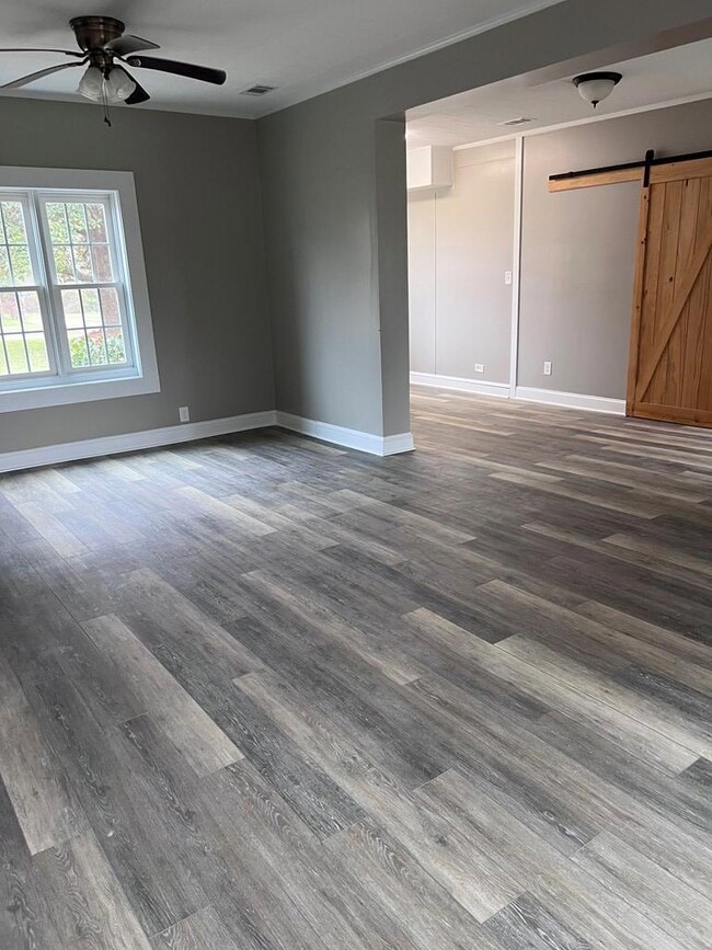 411 W Knox St, Uvalda, GA 30473 - photo 6