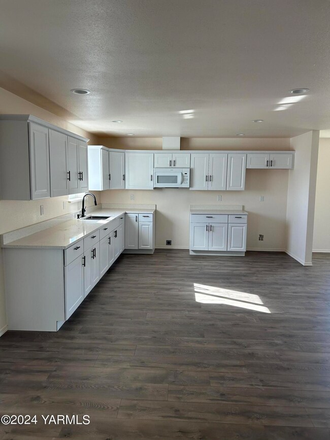 FB614D9D-F822-484D-8BB7-6E7B7151CFF4