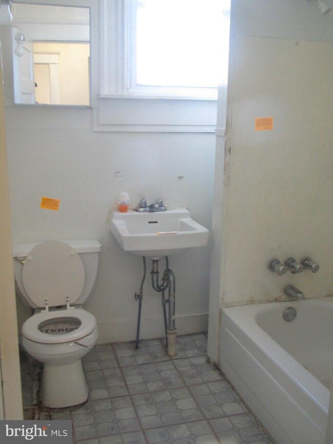 2813 Waldorf Ave, Baltimore, MD 21215 - photo 2