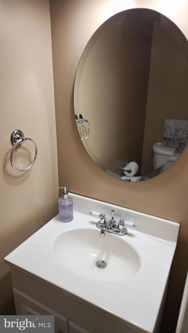 3934 Angelton Ct, Burtonsville, MD 20866 - photo 7