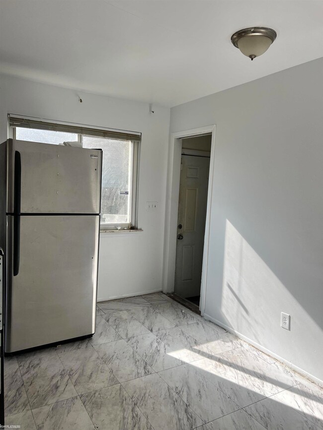 6235 Ashton Ave, Detroit, MI 48228 - photo 2