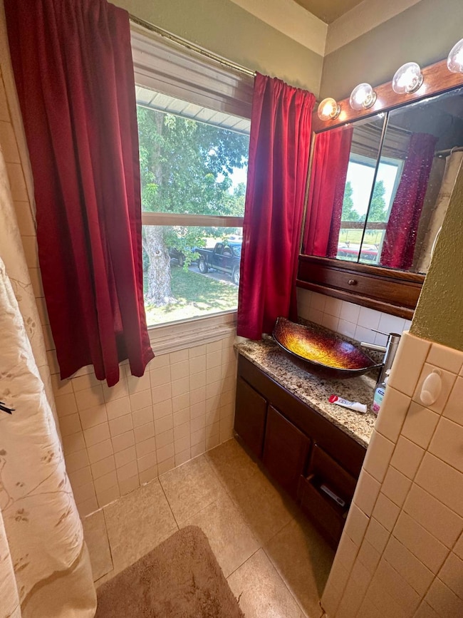 811 W 10th St, Schuyler, NE 68661 - photo 2