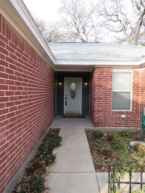 7248 Courtney Dr, Azle, TX 76020 - photo 4