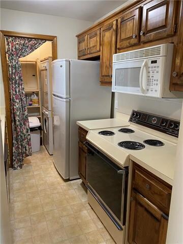 Kitchen Cooking Space Off Entry, Electric Stove,Un