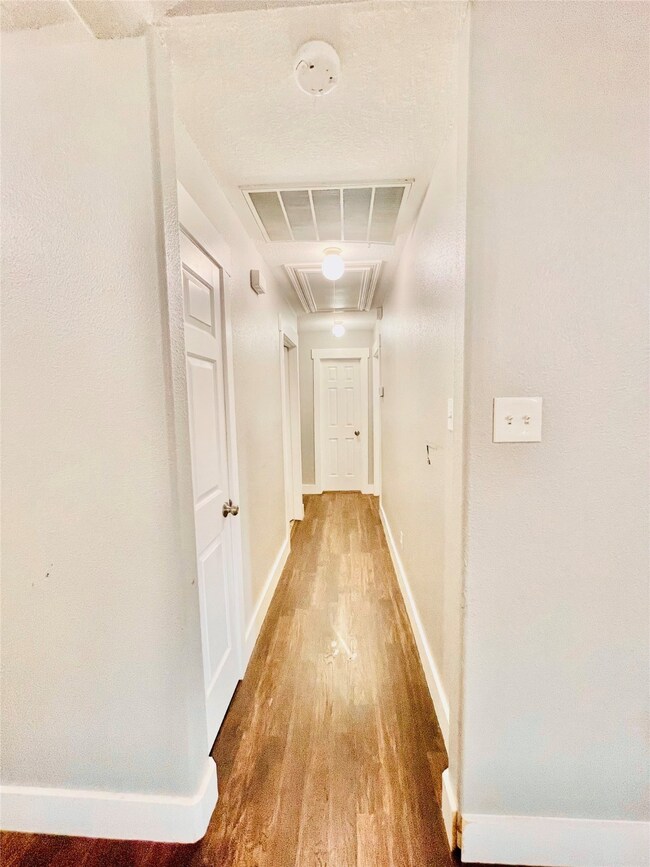 2987 Community Dr, Alvin, TX 77511 - photo 4