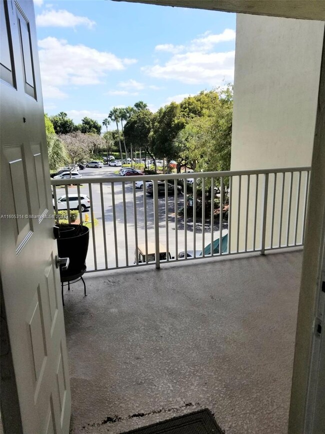 10770 NW 66th St unit 314, Doral, FL 33178 - photo 6