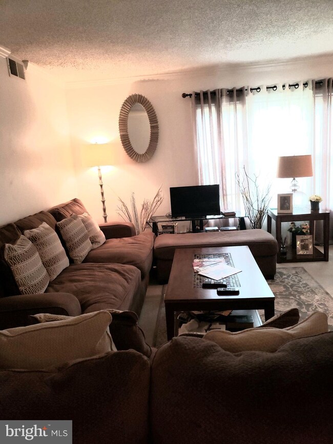 15614 Weathervane Terrace unit 614, Woodbridge, VA 22191 - photo 2