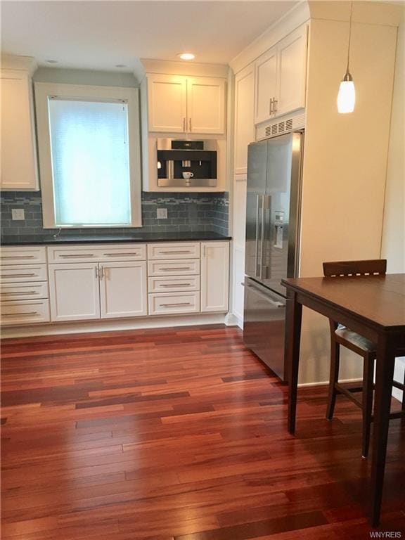 Kitchen (with Miele built-in coffee maker)