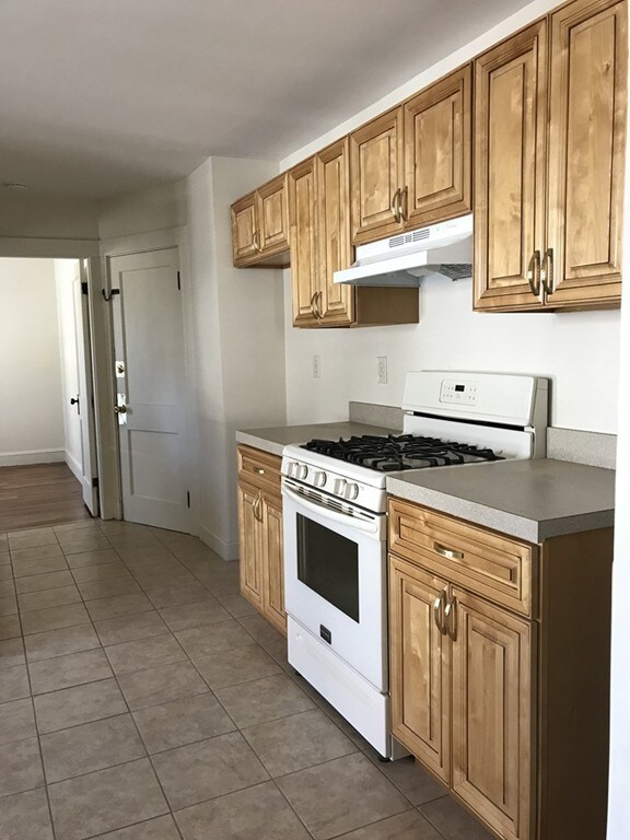 8 Kent St unit 2L, Quincy, MA 02169 - photo 2