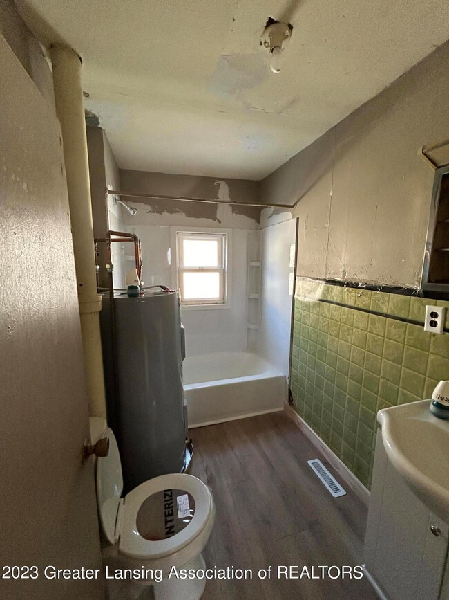 2500 Newark Ave, Lansing, MI 48911 - photo 5