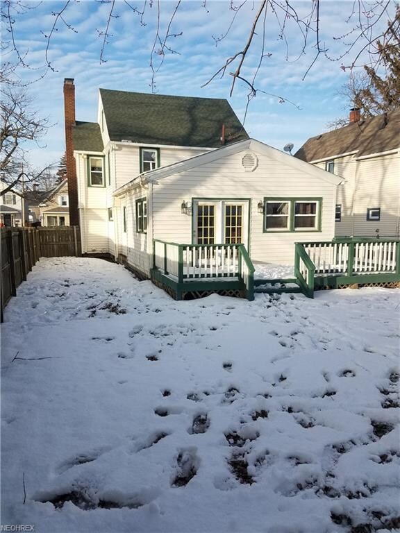 Nice size backyard, fully fenced in with a great d