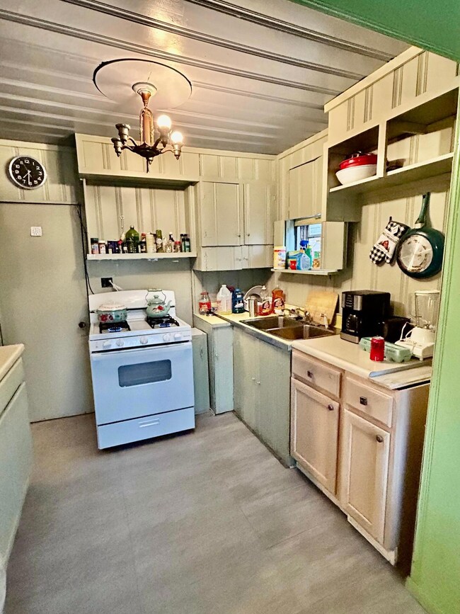 566 S Richardson Ave, Columbus, OH 43204 - photo 6