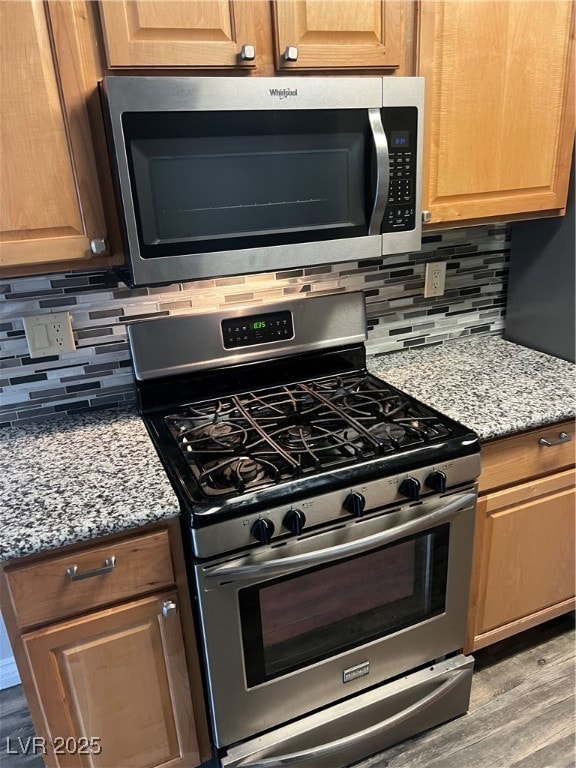 STAINLESS APPLIANCES.