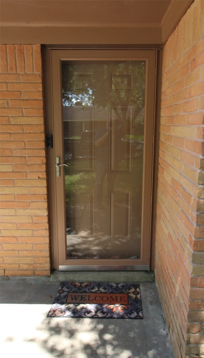 327 Hurstgreen Ln, Alvin, TX 77511 - photo 4