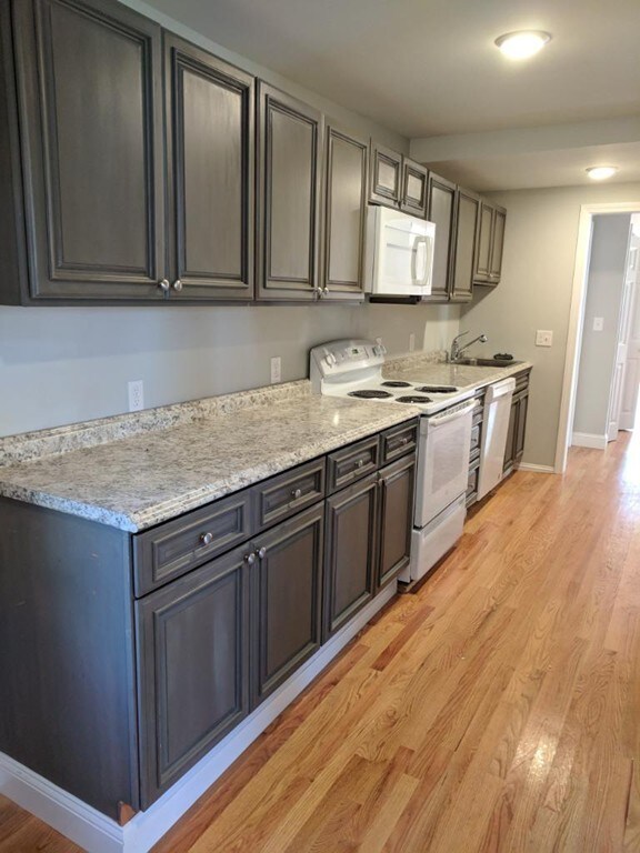 127 Water St, Newburyport, MA 01950 - photo 2