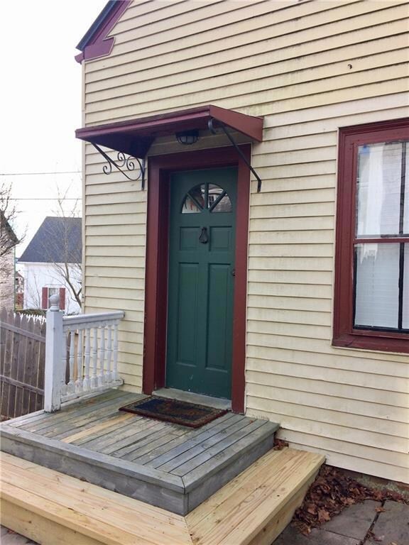 Entry door - like the colors!