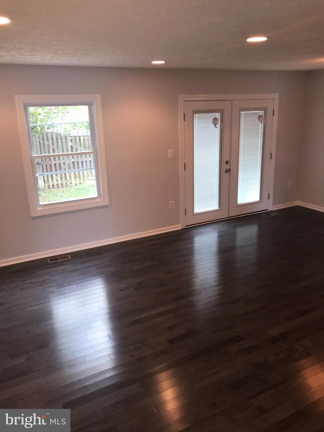 2108 N Anvil Ln, Temple Hills, MD 20748 - photo 6