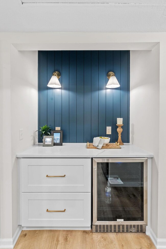 5140 W 102nd St unit 210, Bloomington, MN 55437 - photo 2