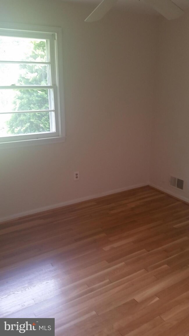 12729 Bexley Terrace, Silver Spring, MD 20904 - photo 5