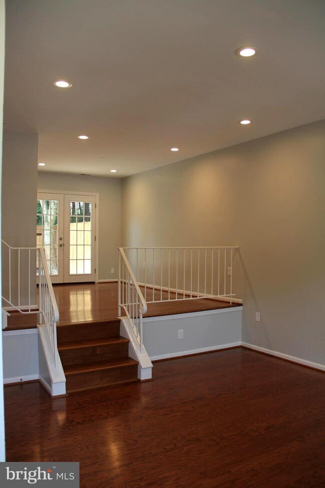 9927 Capperton Dr, Oakton, VA 22124 - photo 4