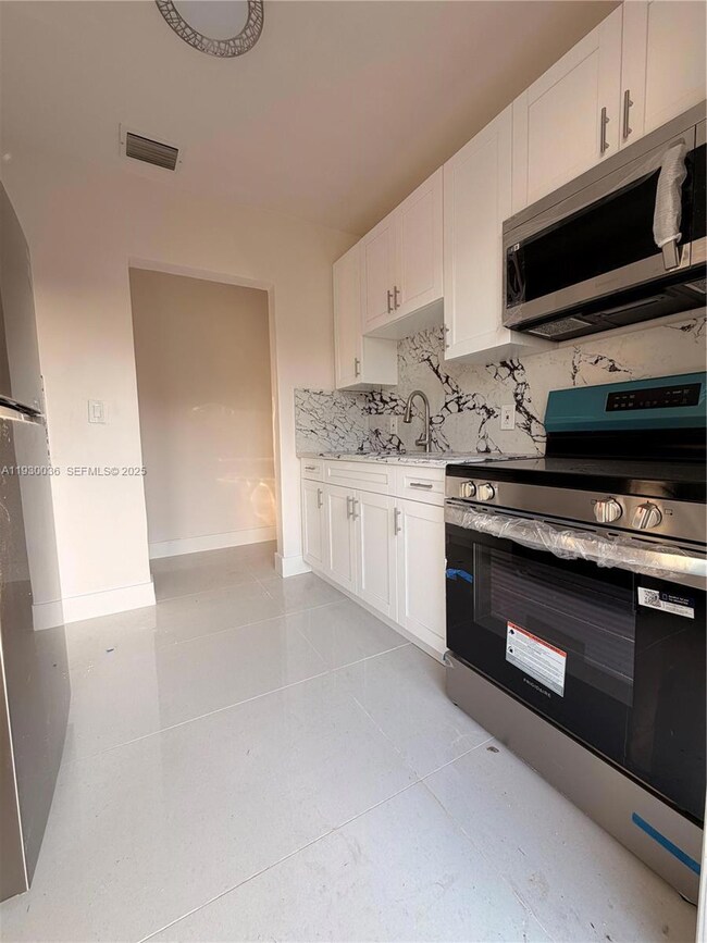 415 NW 29th Terrace, Fort Lauderdale, FL 33311 - photo 6