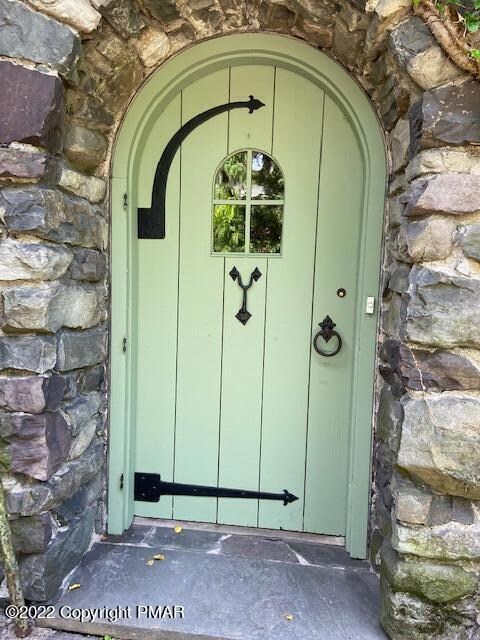 713 Thomas St, Stroudsburg, PA 18360 - photo 4