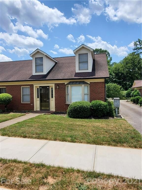 127 N Oakwood Dr, Statesville, NC 28677 - photo 3