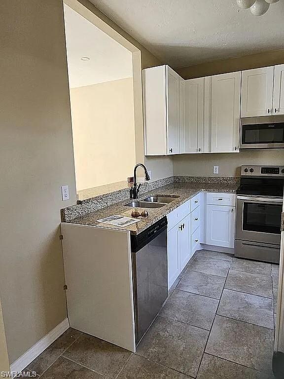 6123 Lake Front Dr unit 2, Fort Myers, FL 33908 - photo 5