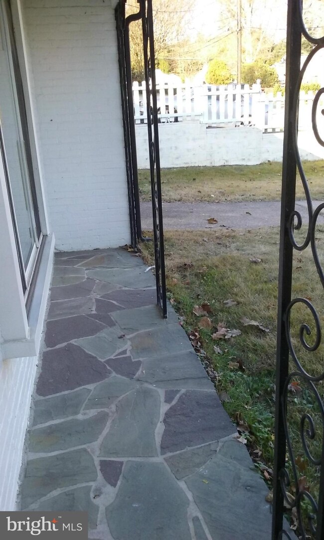 8606 Woodbrook Ln, Chevy Chase, MD 20815 - photo 5