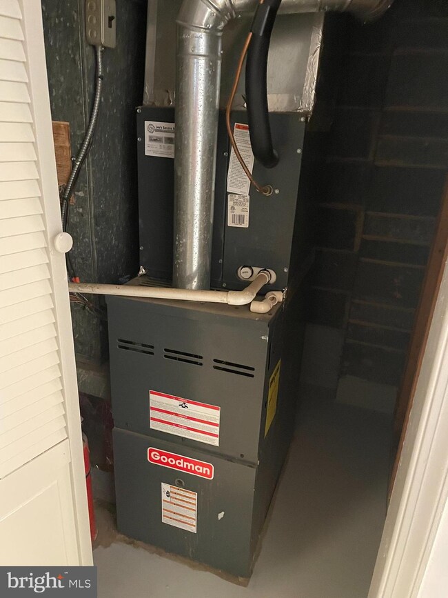 110 Hutton St, Gaithersburg, MD 20877 - photo 3