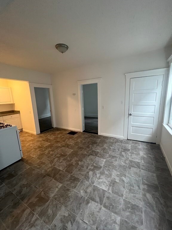 11 Salem St unit 1, Salem, MA 01970 - photo 4