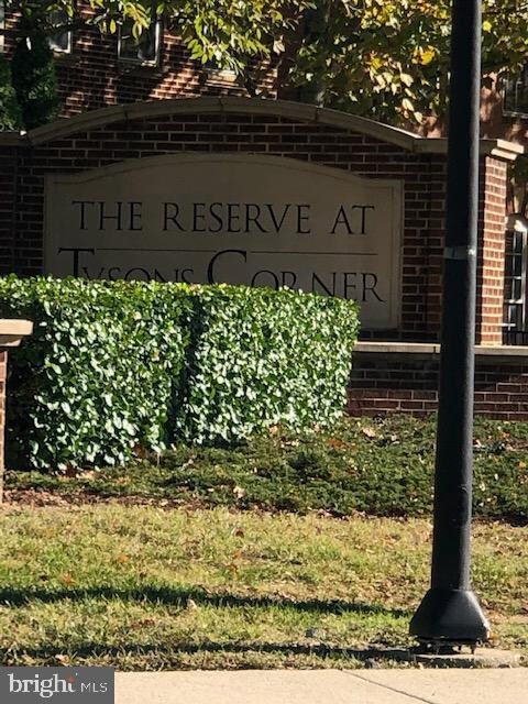 2139 Red Vine Dr, Vienna, VA 22182 - photo 2