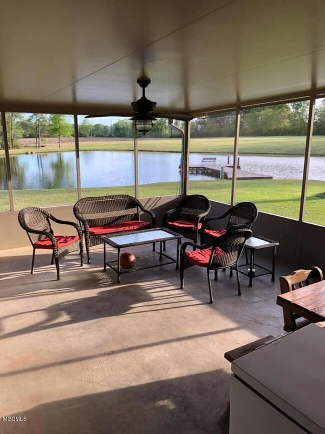 Screened in porch
