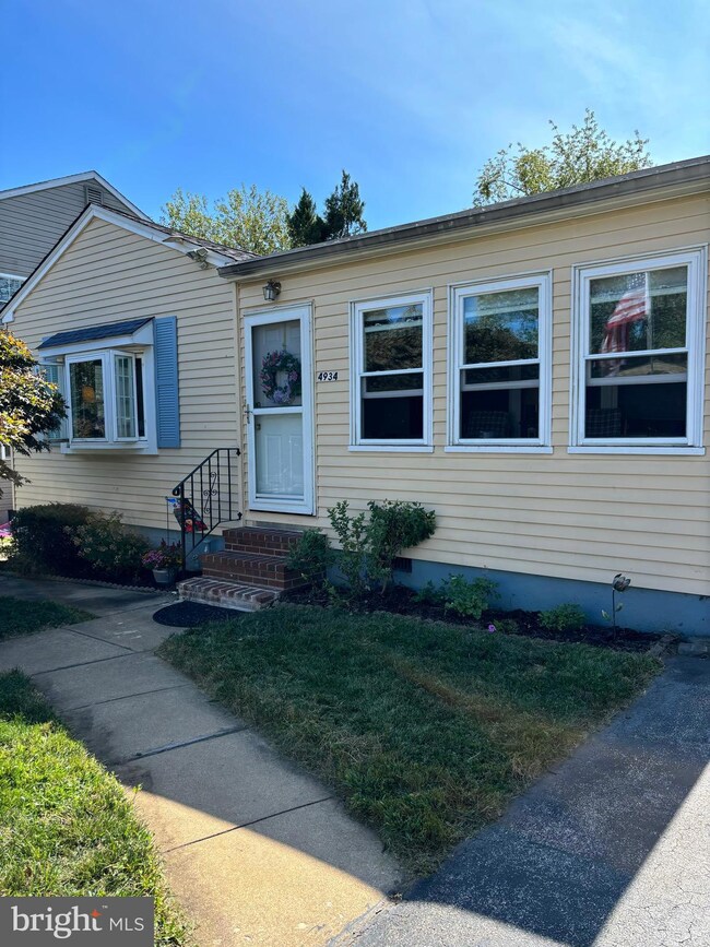 4934 Demaio Dr, Brookhaven, PA 19015 - photo 3