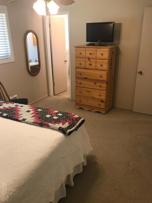 1624 NE Meadow Ln, Bend, OR 97701 - photo 5