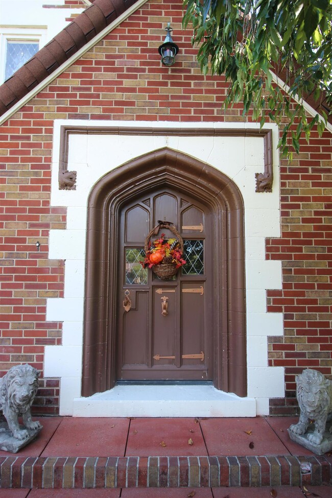 705 W College St, Dickson, TN 37055 - photo 4