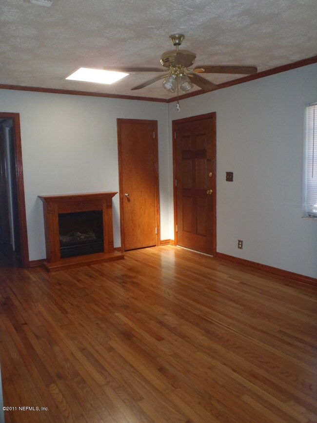 8930 Macarthur Ct S, Jacksonville, FL 32216 - photo 3