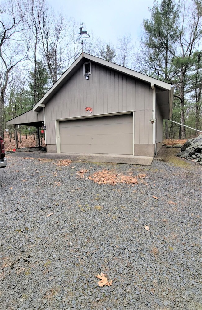 141 Paper Birch S, Tafton, PA 18464 - photo 3