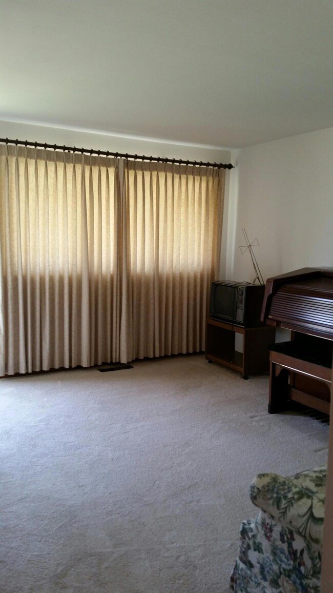 1195 Thurell Rd, Columbus, OH 43229 - photo 4