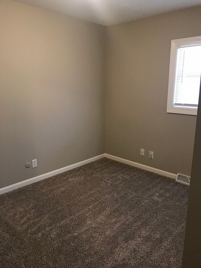 1010 Thornton St unit D, Lockport, IL 60441 - photo 2