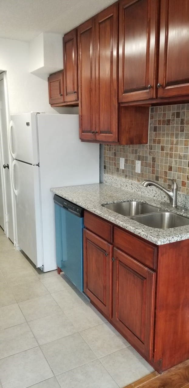 2750 Holly Hall St unit 1508, Houston, TX 77054 - photo 3