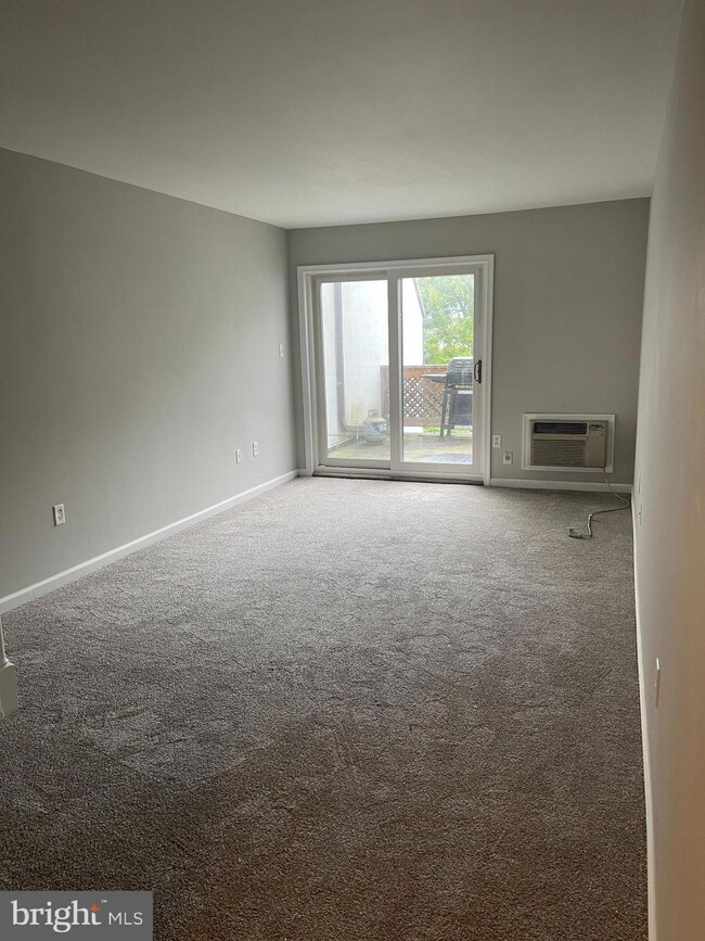 1334-Y W Wyomissing Blvd unit V, West Lawn, PA 19609 - photo 2